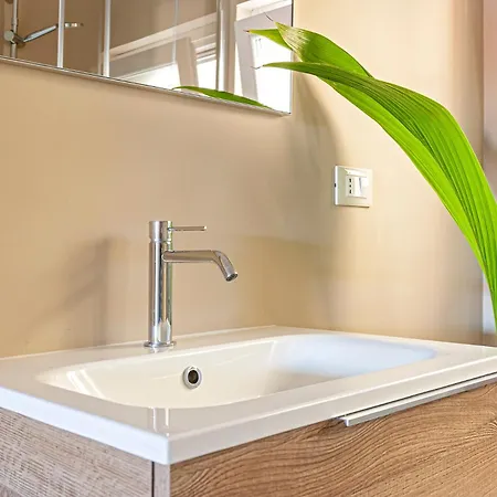 Gabrielles Roof New Modern * 리보르노