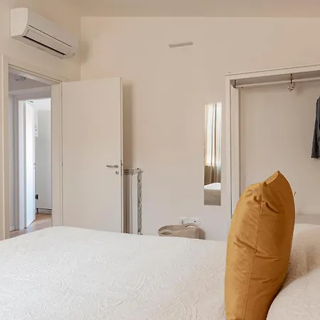 Gabrielles Roof New Modern 아파트